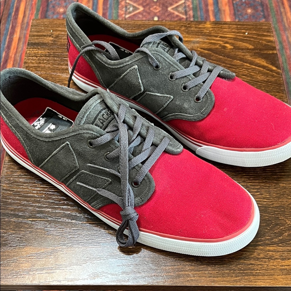 Macbeth Men's Red and Gray Sneakers